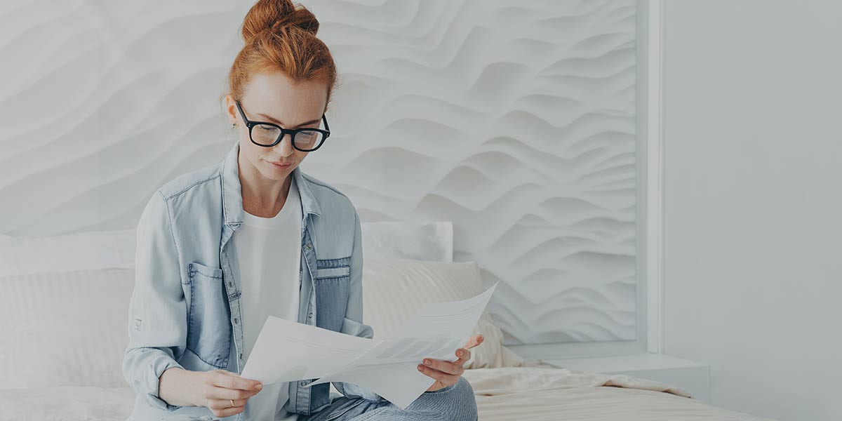 application de gestion des loyers femme papier application de gestion des loyers femme papier